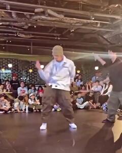  فیلم / این پسر حرفه‌ای ترین در طناب زن دنیاست