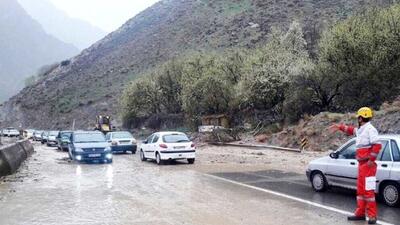  گزارش کامل راهور برای مسافران نوروزی 7 فروردین /  ترافیک سنگین در محورهای شمالی و بارش برف در ۲۵ استان
