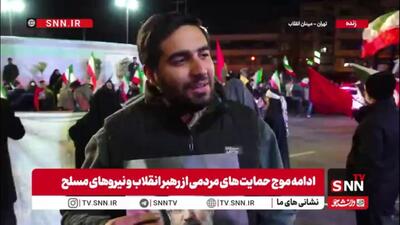  ساعت ۲:۵۰ صبح است و مردم هنوز در میدان حاضرند؛ فقط عشق به وطن و رهبری آن‌ها را نگه داشته است