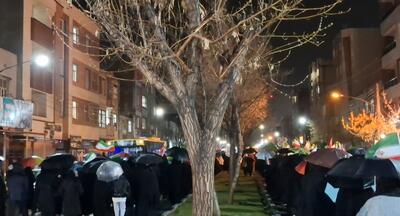  وقتی باران هم مانع خروش مردم شهرکرد نشد+ فیلم