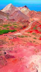  فیلم دره رنگین‌ کمان جزیره هرمز خلیج فارس / جادوی رنگ‌ ها در دل طبیعت ایران