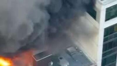  گزارش‌ها حاکی از وقوع انفجار و آتش‌سوزی عظیم روی پشت‌بام یک ساختمان درحال احداث در مرکز شهر تورنتو در کاناداست