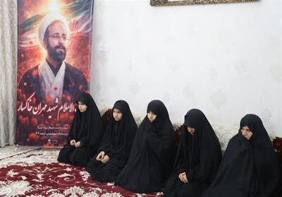  تجلیل امام جمعه همدان از خانواده شهید حجت الاسلام خاکسار - تسنیم