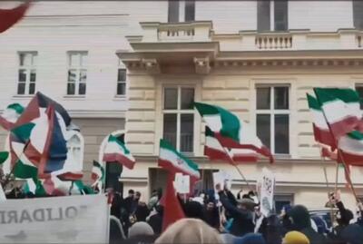  اجتماع هزاران نفر در وین در محکومیت تجاوز آمریکا و اسرائیل به ایران