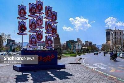  لاله‌های سرخی که به اسم «شهدای وطن» در مشهد مزین شده است