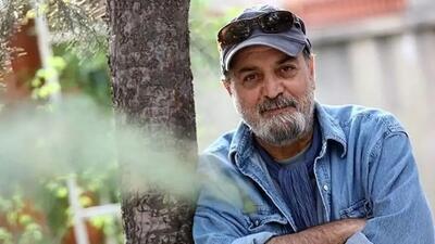  خاطره سیروس مقدم از تماشای «پایتخت» توسط رهبر شهید در کنار نوه‌هایش + فیلم