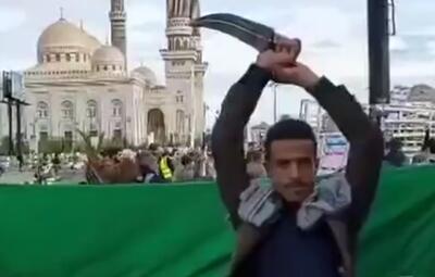  شادی یمنی‌ها برای حمله موشکی ایران به واضع اشغالگران و پایگاه‌های آمریکا در منطقه و ورود نیرو‌های مسلح یمن به جنگ
