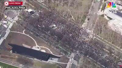  هزاران نفر در اعتراضات «بدون پادشاه» علیه سیاست‌های ترامپ در سراسر آمریکا تجمع کردند