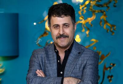  هومن حاجی عبداللهی و جناب خان کنار کودکان مجروح