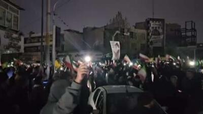  واکنش مردم تهران به قطع برق در میدان شهدا توسط حملات اسرائیل آمریکا