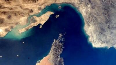  بلومبرگ: سلطه ایران بر تنگه هرمز قوی‌تر از همیشه است/ کشتی‌هایی که از تنگه عبور می‌کنند در مسیرهایی حرکت می‌کنند که مورد تأیید ایران است