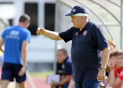  رکوردی که باورش سخت است؛ مردی که چهل و چهار سال از نیمکت پایین نیامد