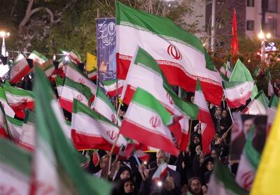  میعادگاه شبانه مردم بوشهر برای خونخواهی از رهبر شهید در سی‌امین شب - تسنیم