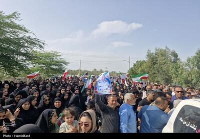  اهدای مدال جهانی به پدر شهید ورزشکار ناوشکن دنا در محمودآباد - تسنیم