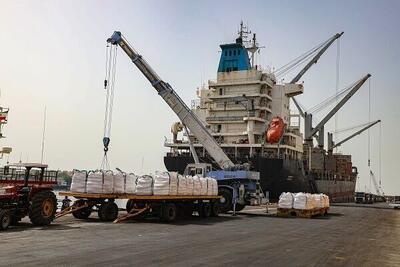  واردات ۳۸۵ هزار تُن کالای اساسی از بنادر طی یک ماه جنگ رمضان