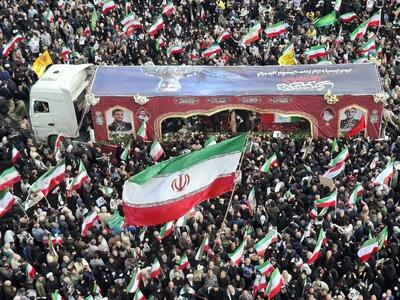  تصاویری از مراسم تشییع شهید تنگسیری در میدان انقلاب تهران