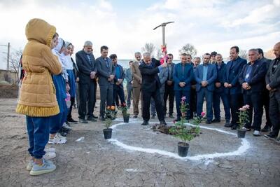  کلنگ مدرسه دخترانه «النا طهماسبی» در روستای تشنیز چهارمحال و بختیاری بر زمین نشست