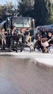  رفتار وحشیانه پلیس اسراییل در مواجهه با معترضان به قانون اعدام مقابل کنین اسرائیل + فیلم