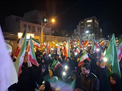  حضور پرشور و حماسی مردم شهرکرد در خیابان همزمان با ۱۲ فرودین