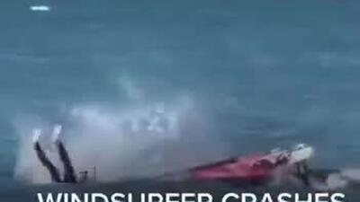  برخورد یک موج‌سوار با یک نهنگ در خلیج سانفرانسیسکو