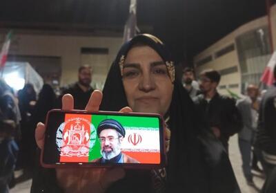  همدردی افغانستانی‌های مقیم مشهد با رهبر انقلاب - تسنیم