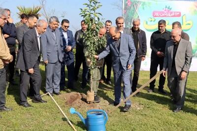  کاشت نهال به یاد شهدای جنگ رمضان