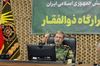  فرمانده کل ارتش: درصورت اقدام دشمن به عملیات زمینی یک نفر هم نباید جان سالم به در ببرد