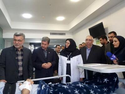  عیادت وزیر بهداشت از مجروحان جنگ در اصفهان
