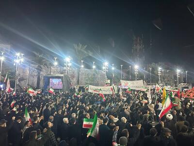  طنین سنگر ما همین خیابان شده در سی‌ودومین قرار عاشقی گیلانی‌ها/ بیعت شبانه مردم میدان با رهبر شهید و آرمان مقاومت+تصاویر و فیلم