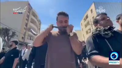  هزاران نفر از مردم بوشهر در مراسم تشییع پیکر دریادار علیرضا تنگسیری فرمانده نیروی دریایی سپاه حضور یافتند