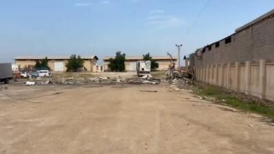  حمله هوایی به انبار امدادی هلال‌احمر در بوشهر/ تخریب ۲ کانتینر و ۲ خودروی امدادی + فیلم