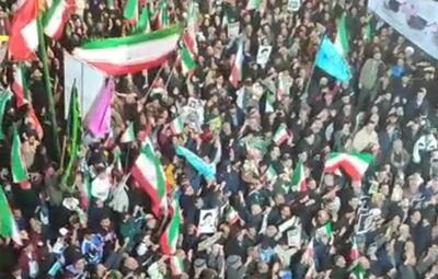  بانگ یا حیدر اردبیلی‌ها؛ صدای رسای مردم در سی‌وچهارمین شب حضوری حماسی ملت ایران را بشنوید
