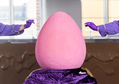  ساخت بزرگترین تخم مرغ شکلاتی جهان (+عکس)