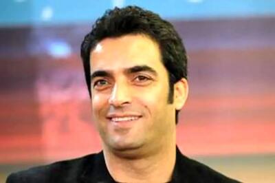  پرچم ایران در دست منوچهر هادی+عکس