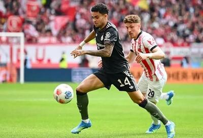  دو دنیای متفاوت؛ اینجا جنگ، آنجا هیجان فوتبال