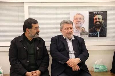  حضور رئیس شورای اطلاع‌رسانی دولت در منزل شهید لاریجانی در قم