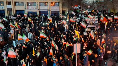  حضور مردم شهرکرد در خیابان در سی‌وچهارمین شب