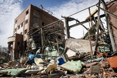  جنگ - روز 37 : ما هم بلدیم آتش بزنیم. تو خاموش کردنش رو بلدی؟ 3 شهید و 2 مجروح در سیاه کوه کهگیلویه/بی‌بی‌سی: ایران احتمالا خدمه F-15 را اسیر کرده است /حمله به نیروگاه برق و آب کویت