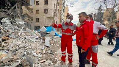  حضور خستگی‌ناپذیر و شبانه‌روزی امدادگران هلال‌احمر در پهنه جنوب تهران/ از امدادگر ۱۸ تا ۶۰ ساله، همه برای آرامش مردم تلاش می‌کنند