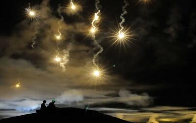  راز جرقه‌های مرموز در آسمان شب‌های جنگ/ از فلر چه می‌دانید؟