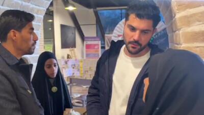  دیدار سینا مهراد با خانواده دانش‌آموزان میناب