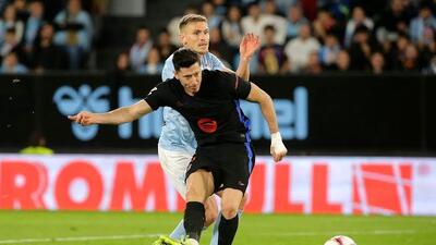  لواندوفسکی در کنار  چهره ماندگار بارسا قرار گرفت