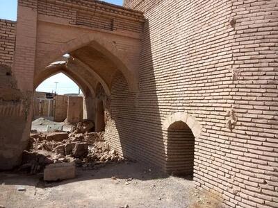  آسیب جدی به میراث فرهنگی اصفهان در بمباران شهرستان کوهپایه/ بخش‌هایی از برج و بارو و کاروانسرای ساسانی فروریخت