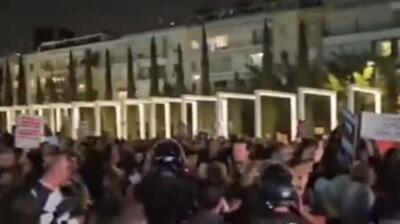  پلیس شروع به متفرق کردن تظاهرات ضد جنگ در تل آویو کرد