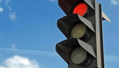  توقف هم‌زمان خودروها در تقاطع‌های تهران برای عبور ایمن عابران