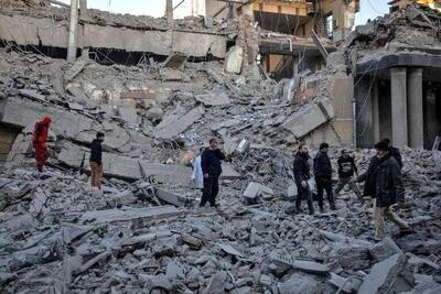  حمله در نخستین ساعات بامداد روز دوشنبه به دانشگاه صنعتی شریف/ تخلیه ۸ بیمارستان در تهران به دلیل حملات دشمن/ اورژانس تهران: شهادت ۶ کودک در حملات بامداد امروز + فیلم و عکس