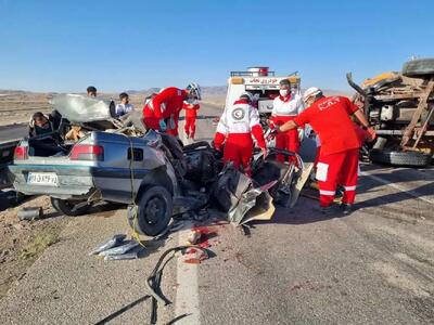  تصادف سواری و کامیون در کرمان با ٢ مصدوم و ٨ فوتی