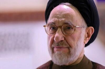  سیدمحمد خاتمی: دست مدافعان وطن را می‌بوسم
