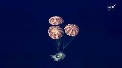  مسافران ماه به زمین بازگشتند