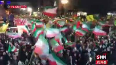  میدان انقلاب و مردمی که گوش به فرمان رهبر معظم انقلاب، پرشورتر حاضر شدند + فیلم